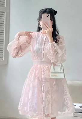 Top 10 Shop bán váy đầm công chúa đẹp nhất ở Hà Nội - ALONGWALKER