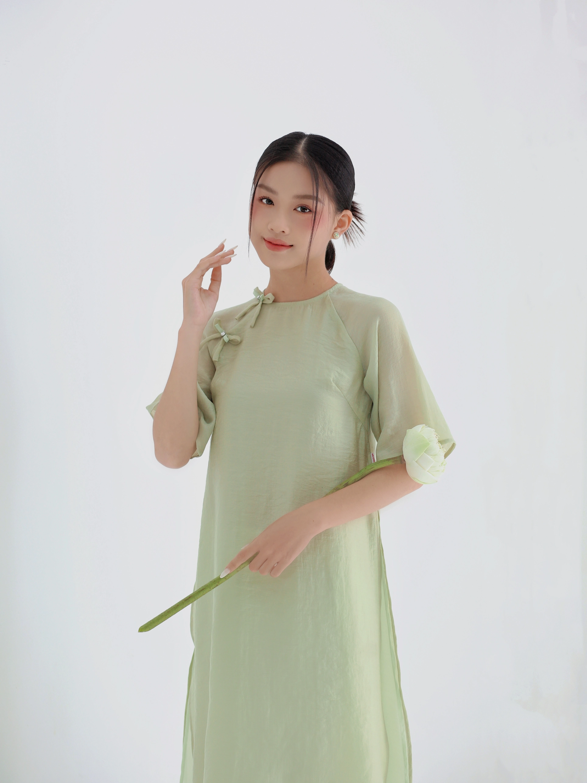 Dịu dàng nữ tính với váy chiffon - Báo Khánh Hòa điện tử